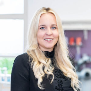 Lisa arbeitet in der Haarstubn