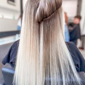 Nahtloser Ansatz der Haarverlängerungen von Bella Hair
