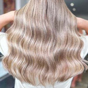 Haarverlängerungen und Haarverdichtungen mit Bella Hair Extensions